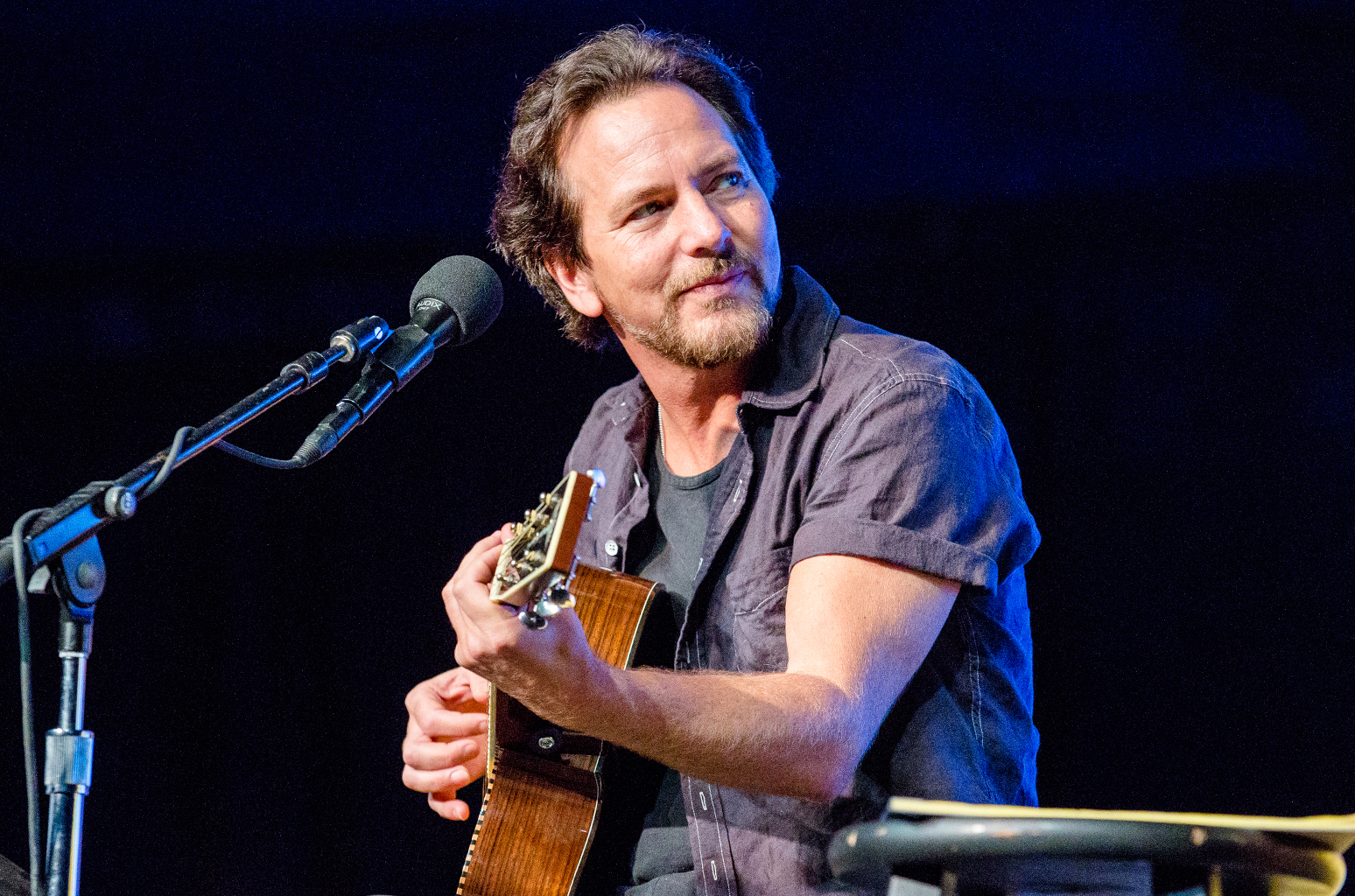 Eddie Vedder em São Paulo cantor faz dois shows solo na cidade