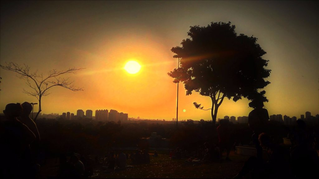 Conheça a Praça do Pôr do Sol